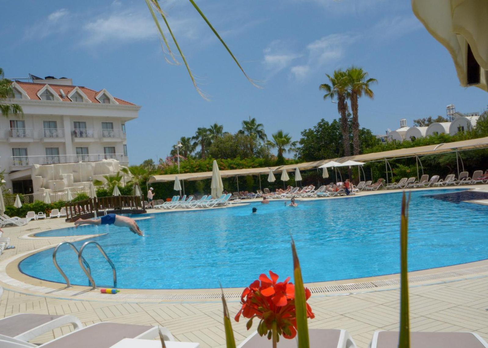 Miramor Hotel & Spa Antalya Extérieur photo A pool at a hotel in Turkey