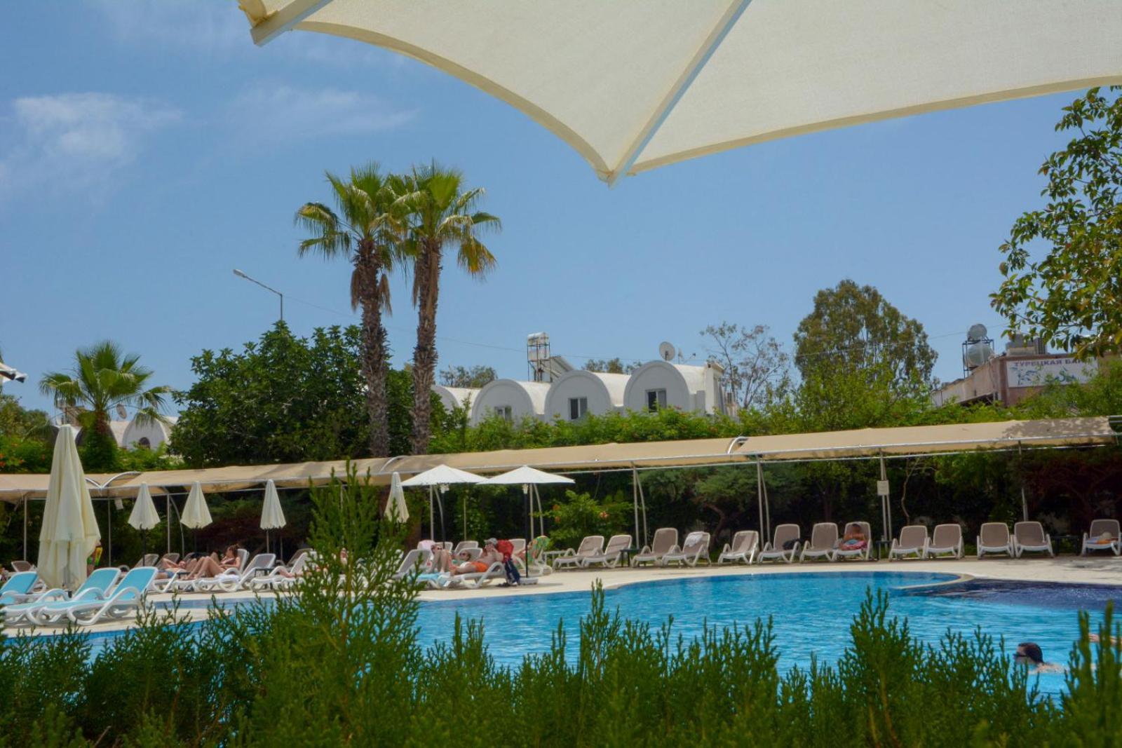 Miramor Hotel & Spa Antalya Extérieur photo A pool at a resort in Turkey